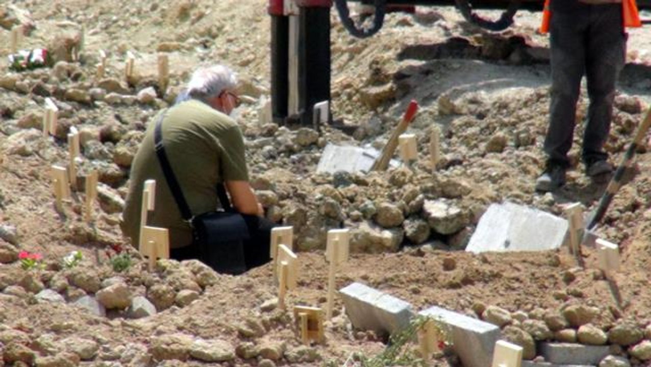 Kanser hastası eşini öldürüp intihar eden kişi, karısıyla yan yana defnedildi