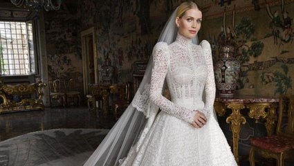 Prenses Diana'nın yeğeni Lady Kitty Spencer, düğününde defile yaptı! Gelinlik hariç 4 kıyafet daha giydi