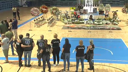 Emoción en la capilla ardiente de Hugo, el joven piloto de motos