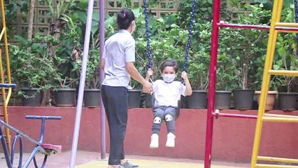 Kareena Kapoor Taimur के साथ पार्क में पहुंची ऐसे; Watch Video |FilmiBeat