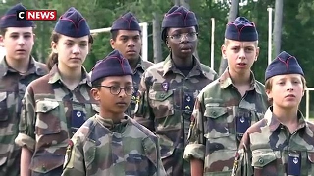 Une vingtaine de jeunes en décrochage scolaire participent cet été à une colonie de vacances bien particulière, sous les ordres d'un ancien militaire