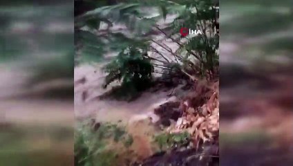 Amasya’da sel bir evi böyle yıktı