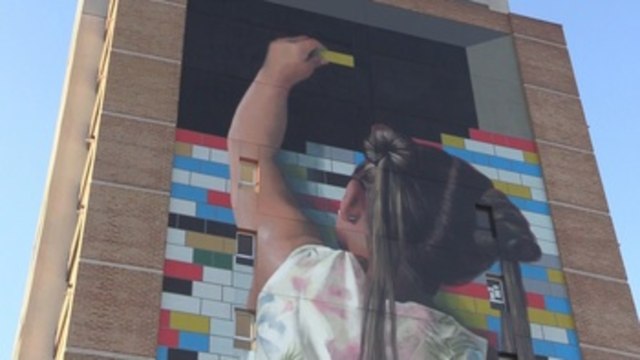 Martín Ron, el artista que inspira con sus murales hiperrealistas