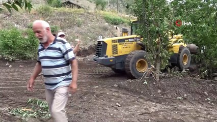 Evi sel sularına kapılan adamı tesadüfen gelen telefon kurtardı