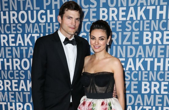 Mila Kunis e Ashton Kutcher admitem que filhos não tomam banho todos os dias