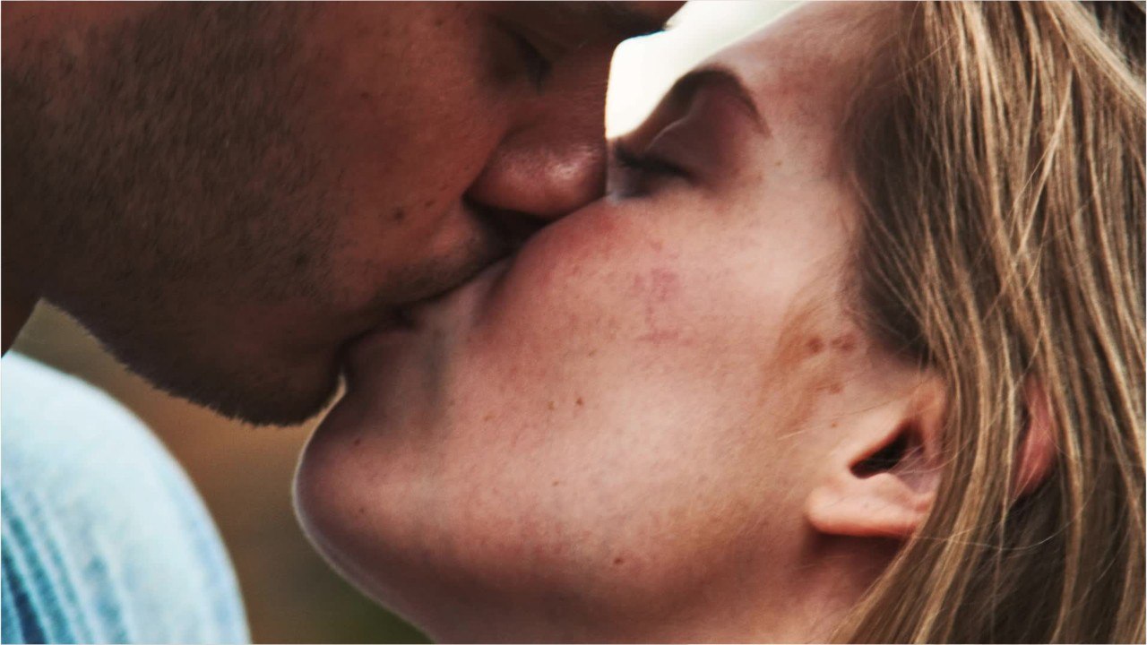 How to French kiss like a pro - video Dailymotion