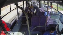 Siirt’te otobüste bayılan kadın yolcuyu şoför hastaneye yetiştirdi... O anlar kamerada