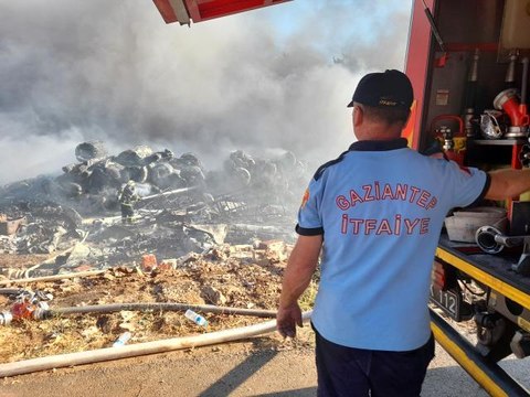 Gaziantep'teki depo yangını 6 saatte kontrol altına alındı
