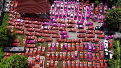 عربات التوك توك التايلاندية الشهيرة تجنّ إلى مجدها الغابر