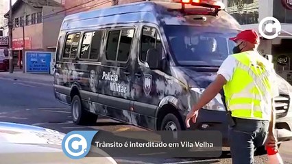 Скачать видео: Trânsito é interditado em Vila Velha