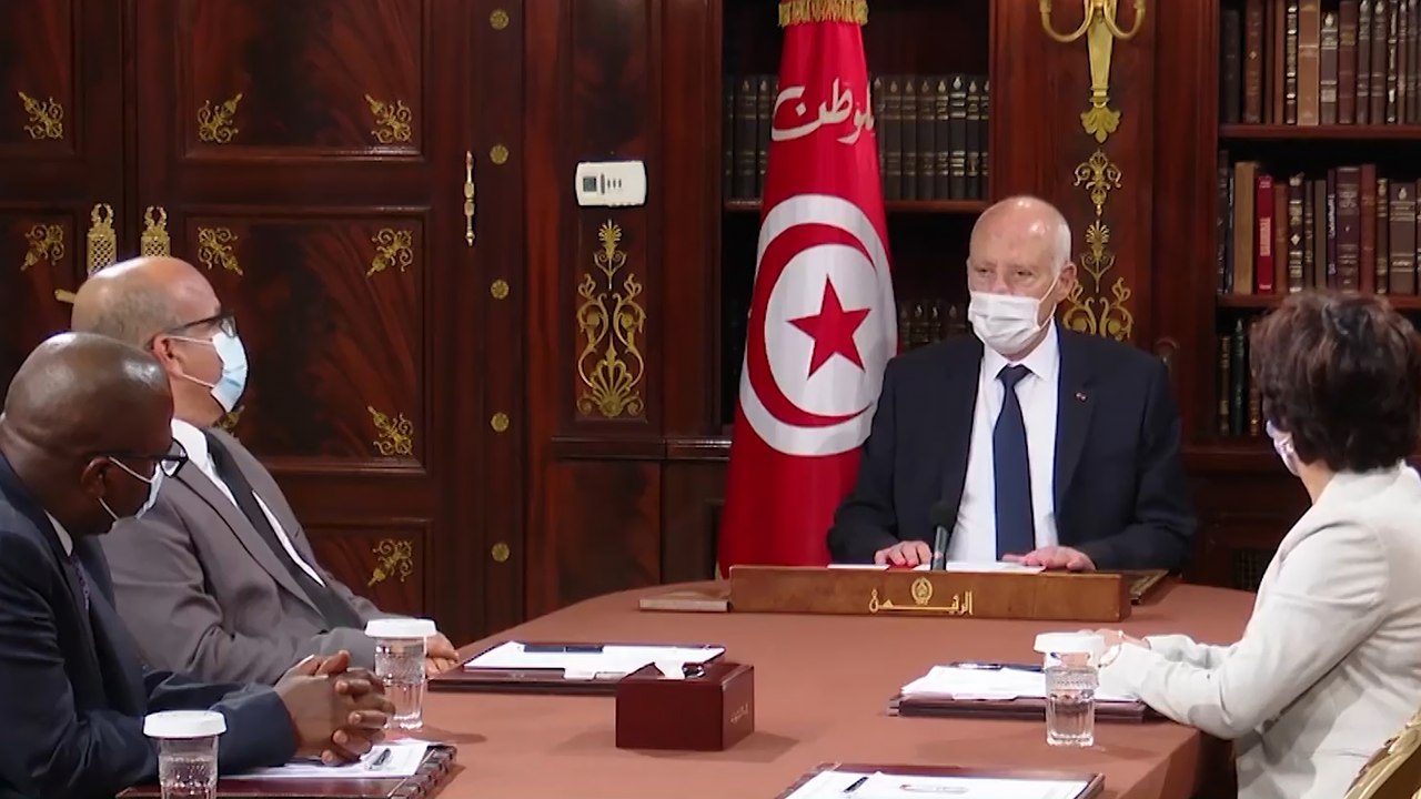 تونس.. سعيد يقول إن إجراءاته مؤقتة والنهضة تدعوه للتراجع