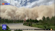 [이슈톡] 영화 아닌 실제 상황…중국 덮친 높이 100m 모래 폭풍