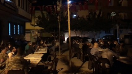 Download Video: GAZİANTEP - Pençe Harekatı bölgesinde şehit olan askerin Gaziantep'teki ailesine acı haber verildi