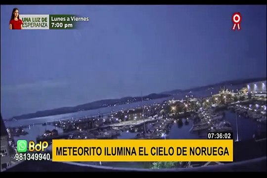 El preciso momento en que un meteorito atraviesa e ilumina el cielo de Noruega