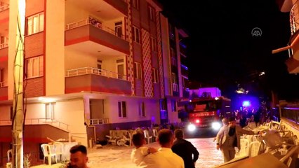 SAMSUN - Binanın çatısında çıkan yangın hasara neden oldu