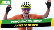 Ciclista holandesa celebra sin saber que rival le había ganado la medalla de oro