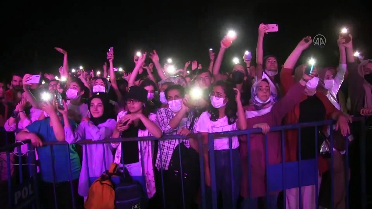 KAHRAMANMARAŞ - Mehmet Erdem Elbistan Festivali'nde sahne aldı