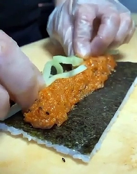 Spicy Double Salmon Fresh Roll