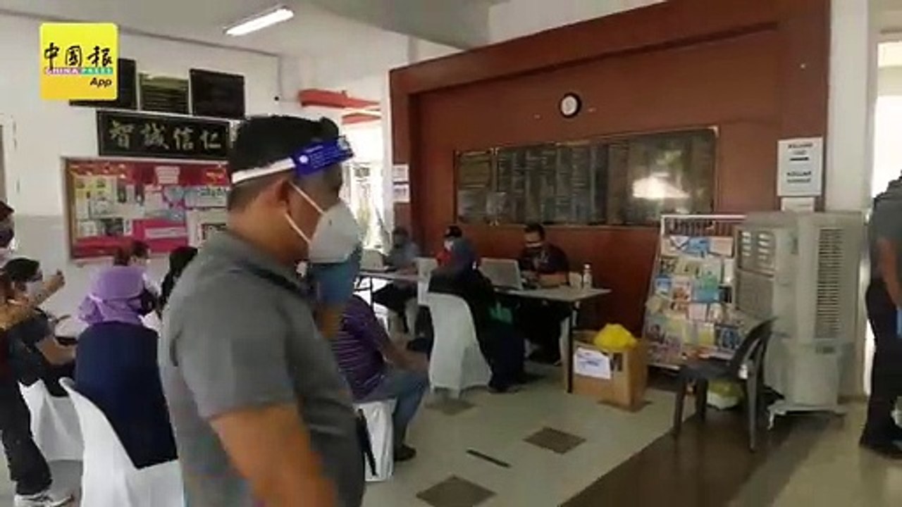◤新冠肺炎◢ 流动疫苗中心到峇都丁宜 70酒店人员 也接种了！