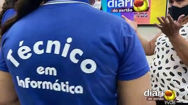 Alunas de escola pública visitam TV Diário do Sertão para fortalecer projeto de jornal escolar