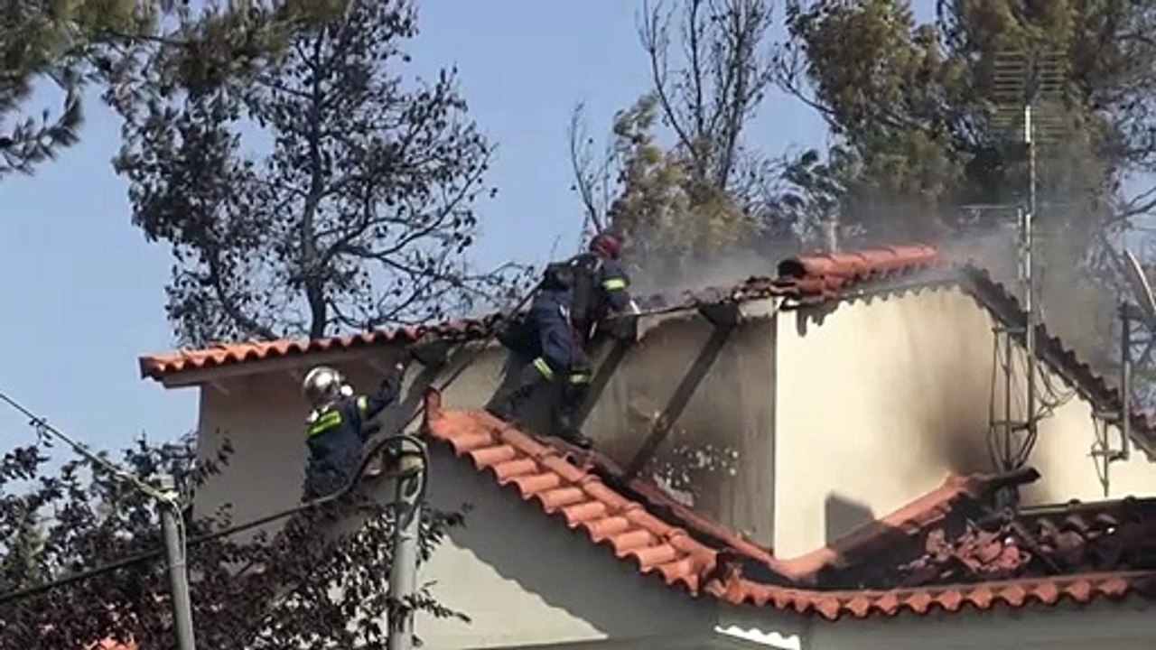 Incêndio florestal perto de Atenas