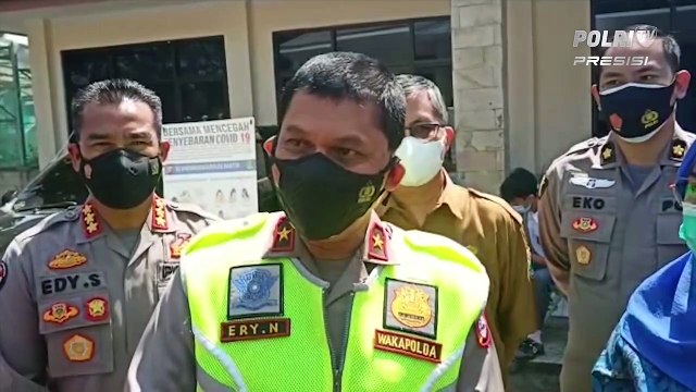 Kapolda Banten Melaksanakan Peninjauan Vaksinasi yang Dilaksanakan di Gerai Vaksin Covid-19 SMAN 2 Kota Serang