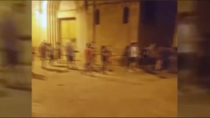 Los vecinos de Banyoles protestan para volver a oír sus campanas