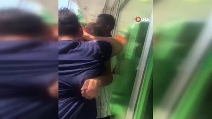 ATM önünde tekme tokat sıra kavgası cep telefonu kamerasında