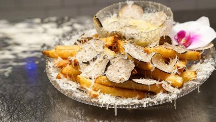 Dünyanın en pahalı patates kızartması bin 713 liralık fiyatıyla Guinness'e girdi! Üzerine altın tozu serpiliyor
