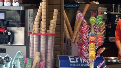 Bursa'da bebek firarda: Bebeğini dondurmacıda unuttu, yarım saat sonra aramaya geldi