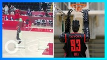 Robot Basket Lakukan Tembakan Tiga Poin di Paruh Waktu Pertandingan Olimpiade - TomoNews