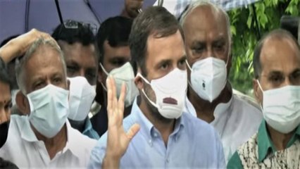 Descargar video: Rahul Gandhi with opposition raise voice over Pegasus issue