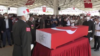 GAZİANTEP - Pençe Harekatı bölgesinde şehit olan Piyade Teğmen Ali Rıza Özcücük son yolculuğuna uğurlandı