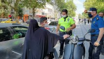 Uygulamada durdurulan motosikletteki yaralı kadını polis evine bıraktı