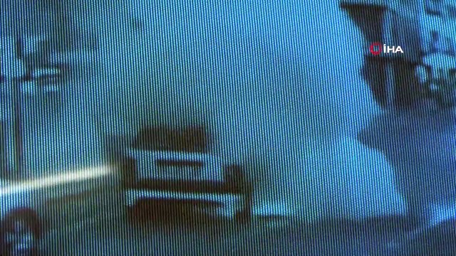 Seyir halindeki araç alev alev böyle yandı