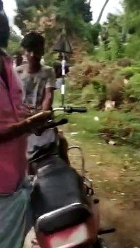 எங்ககிட்ட 4 எம்எல்ஏ இருக்காங்க.. மாஸ்க் அணியாட்டி என் வண்டியை நிறுத்துவீங்களா.. விசிக வழக்கறிஞர்