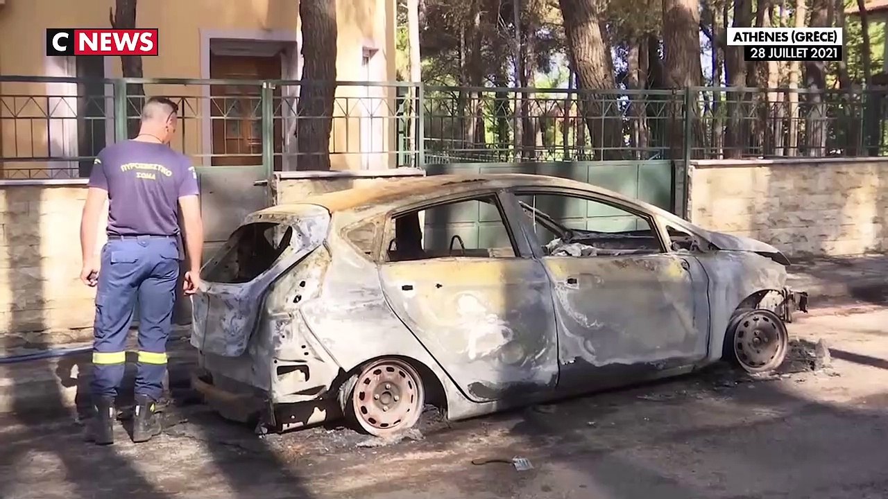 Incendie de forêt dans la banlieue nord d'Athènes