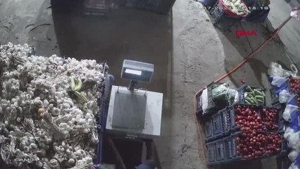 Son dakika haberi | MANAV ÇALIŞANI UYURKEN KASADAN 500 TL HIRSIZLIĞI KAMERADA