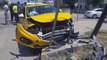 İSTANBUL - Sultanbeyli'de taksi ile otomobilin çarpıştığı kazada 2 kişi yaralandı