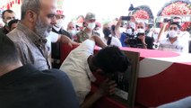 GAZİANTEP - Pençe Harekatı bölgesinde şehit olan Piyade Teğmen Ali Rıza Özcücük son yolculuğuna uğurlandı (2)