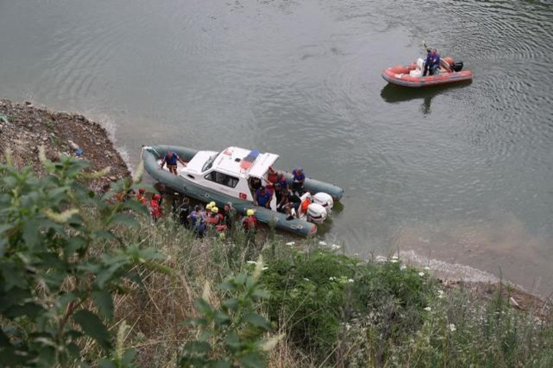 Son dakika haber | Murgul'daki selde kaybolan kişinin cansız bedeni bulundu