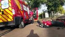 Veículo Peugeot e motocicleta se envolvem em uma colisão de trânsito no cruzamento entre as Ruas Cassiano Jorge Fernandes e Salgado Filho
