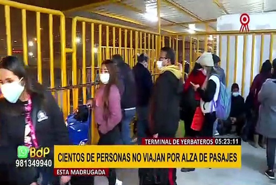 Terminal de Yerbateros: cientos de personas no pueden viajar por alza de pasajes