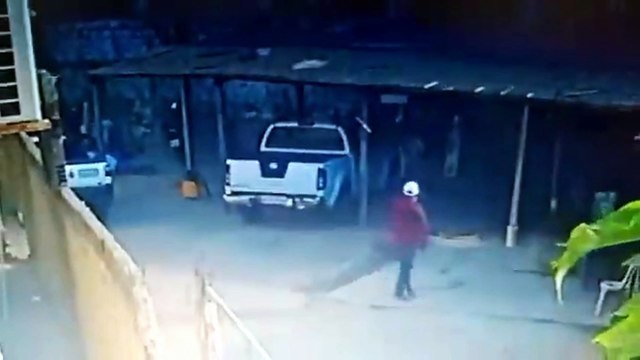 Câmeras de segurança flagram assalto em estabelecimento comercial em Sousa