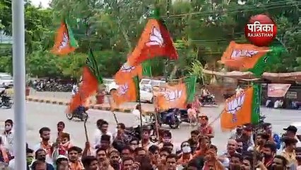 VIDEO : शिक्षा मंत्री के खिलाफ भाजयुमो ने जमकर लगाए नारे, टायर जलाए