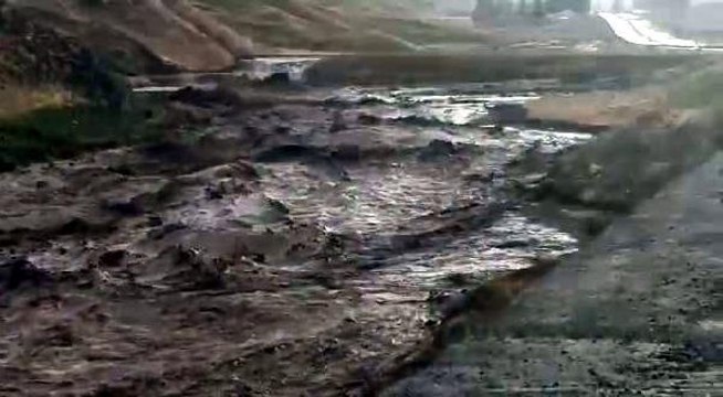 VAN KARAYOLUNDA HEYELAN MEYDANA GELDİ, YOL KAPANDI