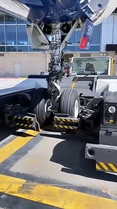 Boeing 777 is ready for Push back.