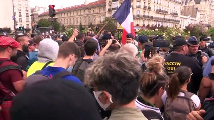 Download Video: Francia: ancora in piazza contro il Green Pass. Tensioni a Parigi