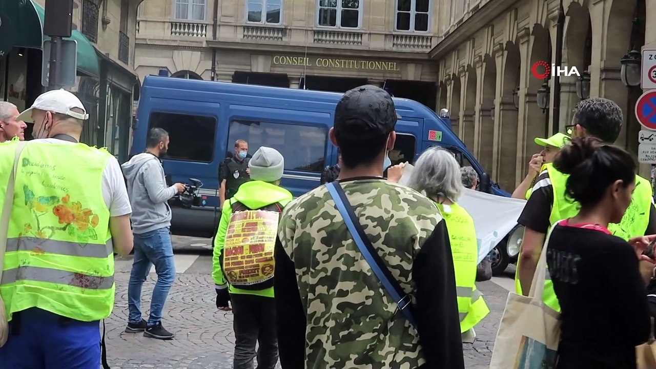 - Paris'te aşı karşıtları sokağa indi