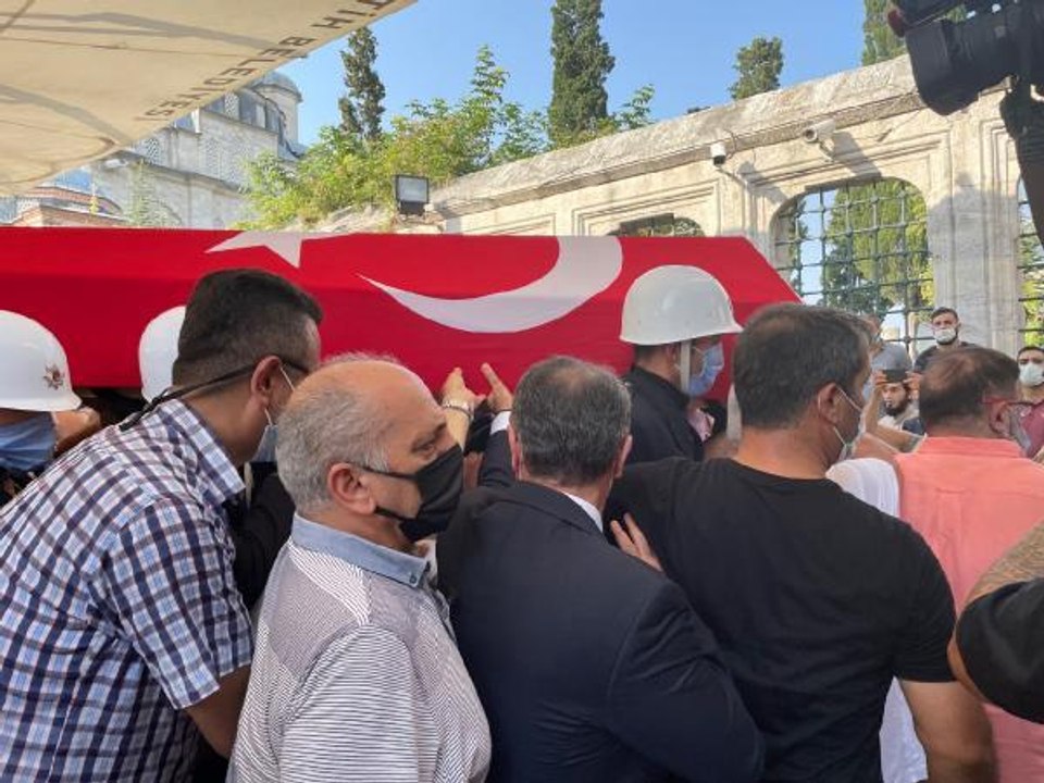 HÜSEYİN AVNİ COŞ,SON YOLCULUĞUNA UĞURLANDI